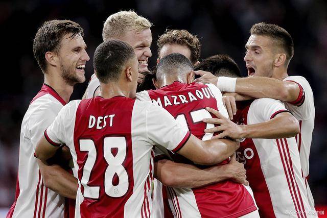 中国篮协官方:周琦加盟广东队 赵睿加盟新疆队