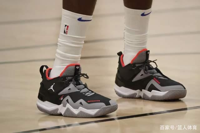 孙铭徽赛后感到不适呕吐 直接赴医院进行检查